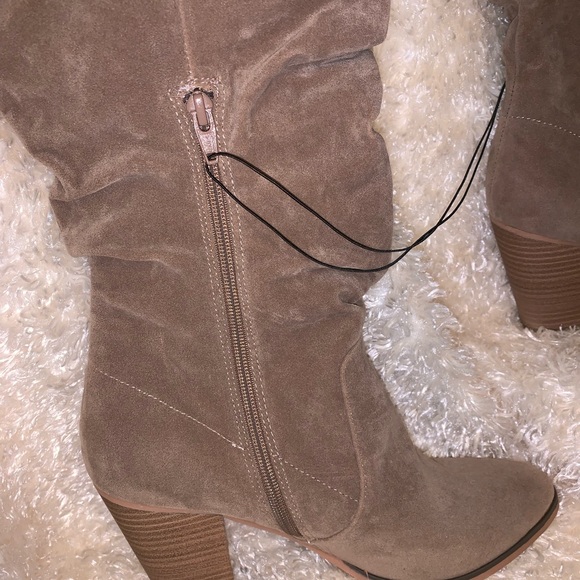 Women’s Universal Thread heeled boots - Picture 3 of 6